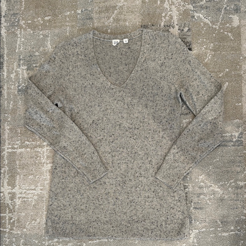 GAP Gray V-Neck Sweater Classic Knit
